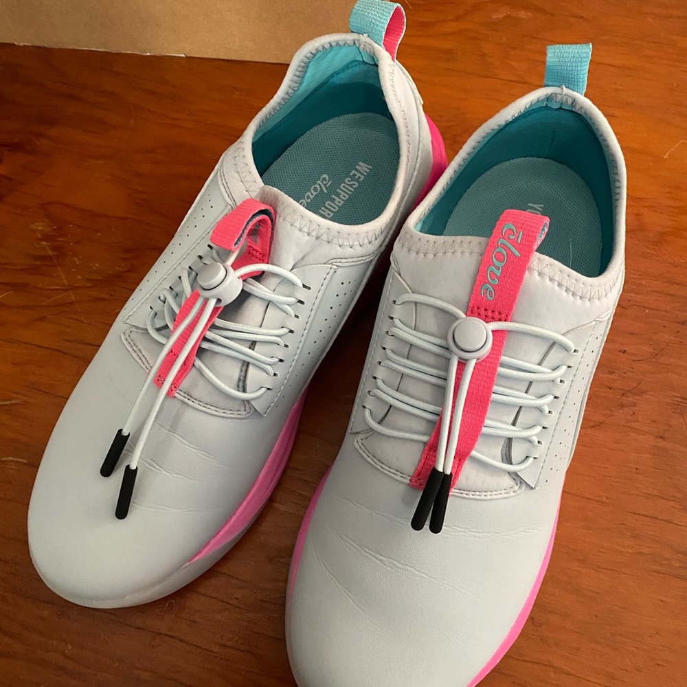 Cloves shoes